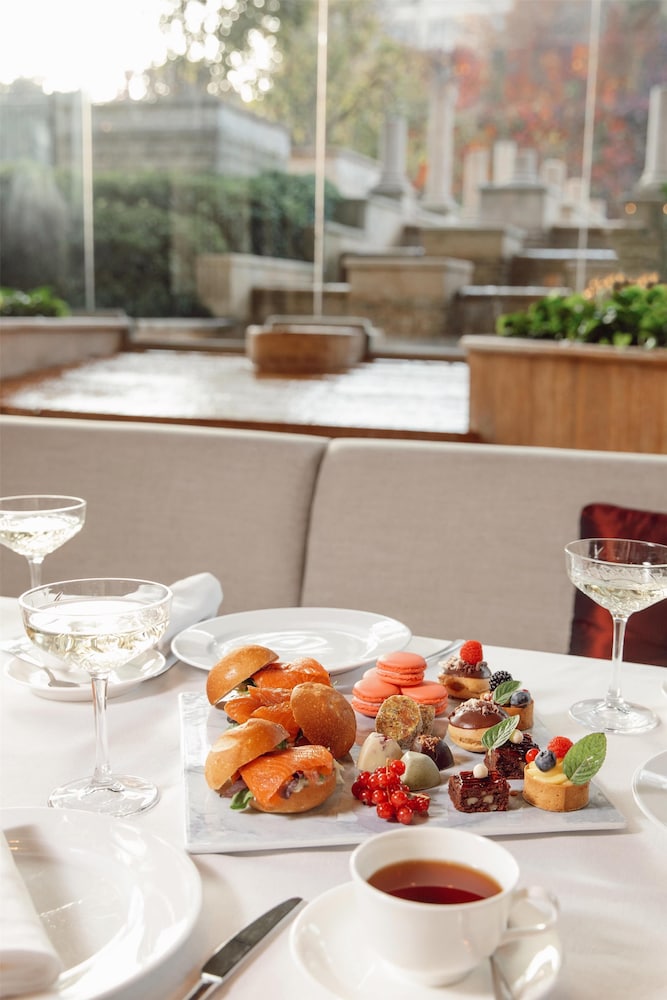 Grand Hyatt Istanbul — Restaurant & bars in Istanbul, Istanbul