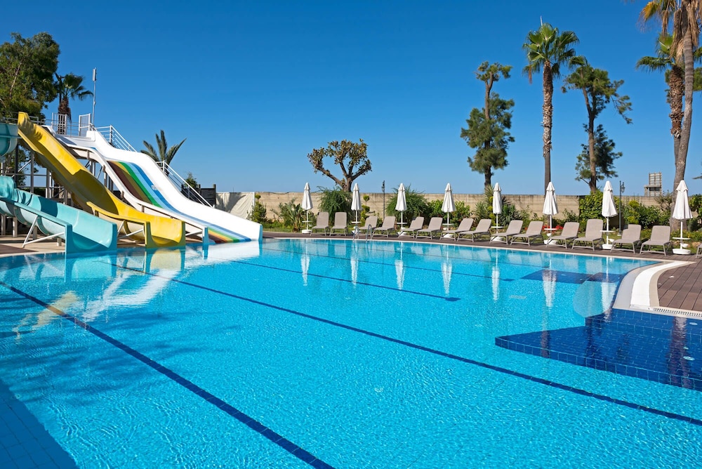 Grand Kaptan Hotel - Ultra All Inclusive — Pool in Alanya