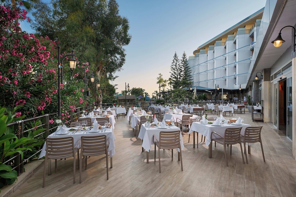 Grand Kaptan Hotel - Ultra All Inclusive — Rooms in Alanya