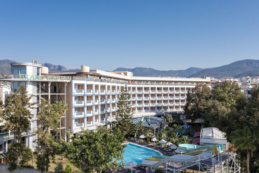 Grand Kaptan Hotel - Ultra All Inclusive — Pool in Alanya