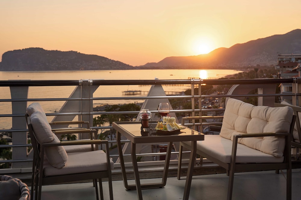 Grand Kaptan Hotel - Ultra All Inclusive — Outdoor in Alanya