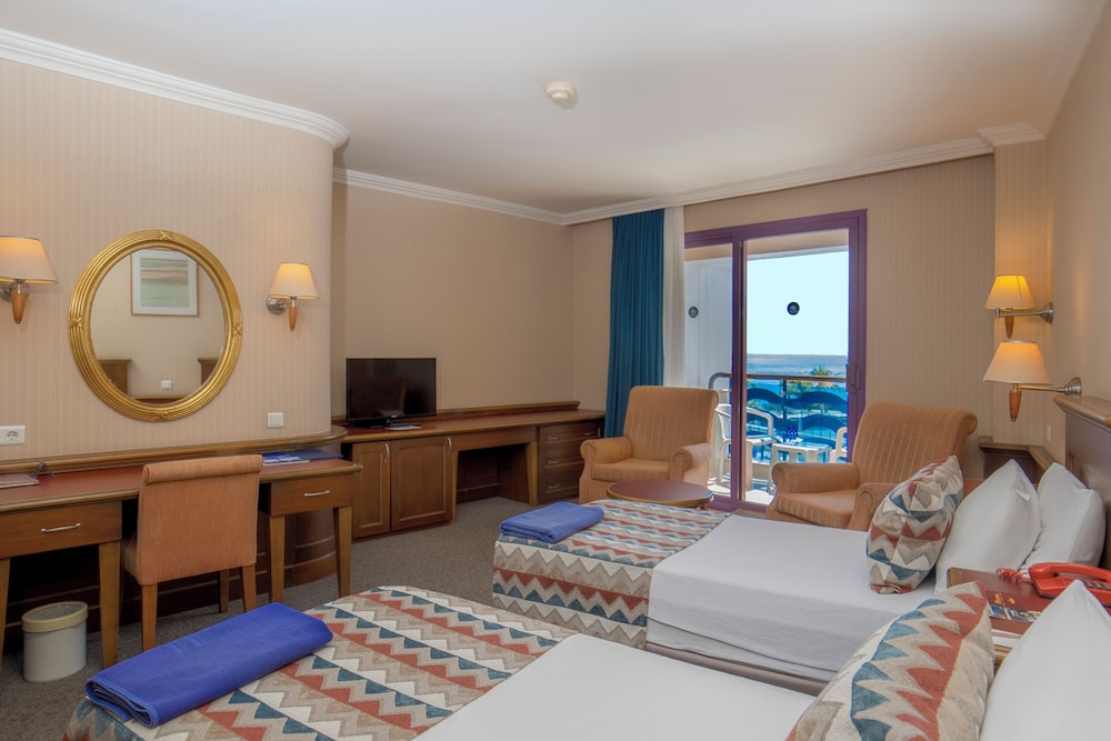 Grand Kaptan Hotel - Ultra All Inclusive — Rooms in Alanya