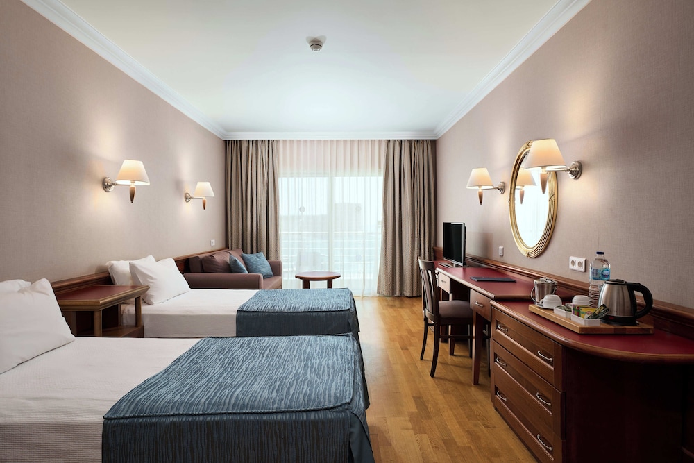 Grand Kaptan Hotel - Ultra All Inclusive — Rooms in Alanya