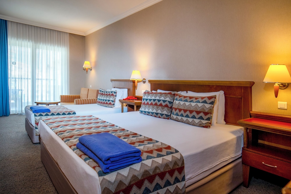 Grand Kaptan Hotel - Ultra All Inclusive — Rooms in Alanya