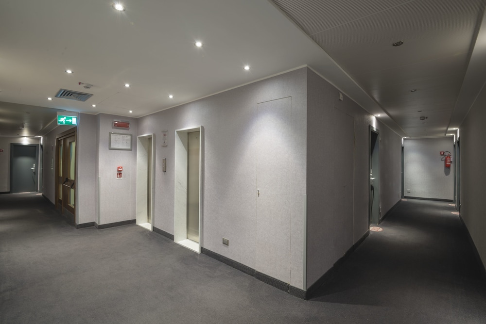 c-hotels Atlantic — Hotel building in Milan, Lombardy