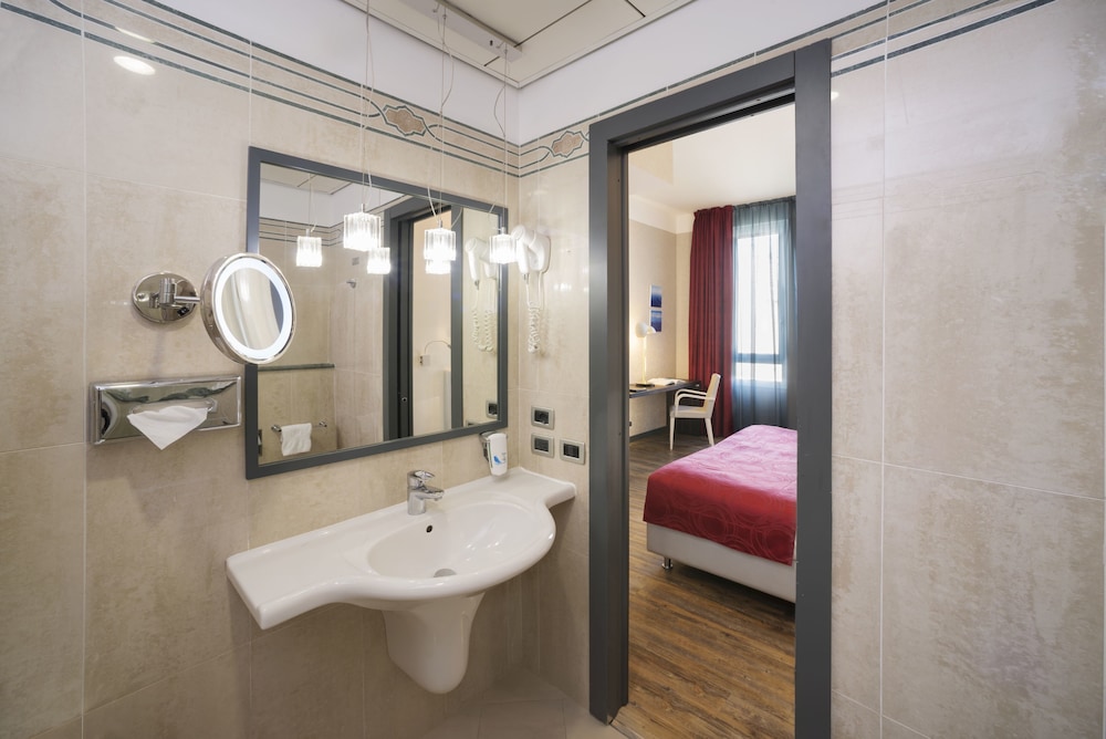 c-hotels Atlantic — Hotel rooms in Milan, Lombardy