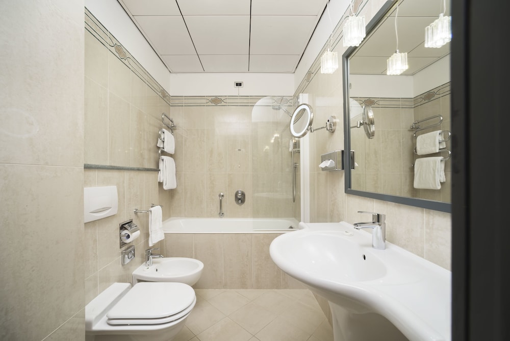 c-hotels Atlantic — Hotel rooms in Milan, Lombardy