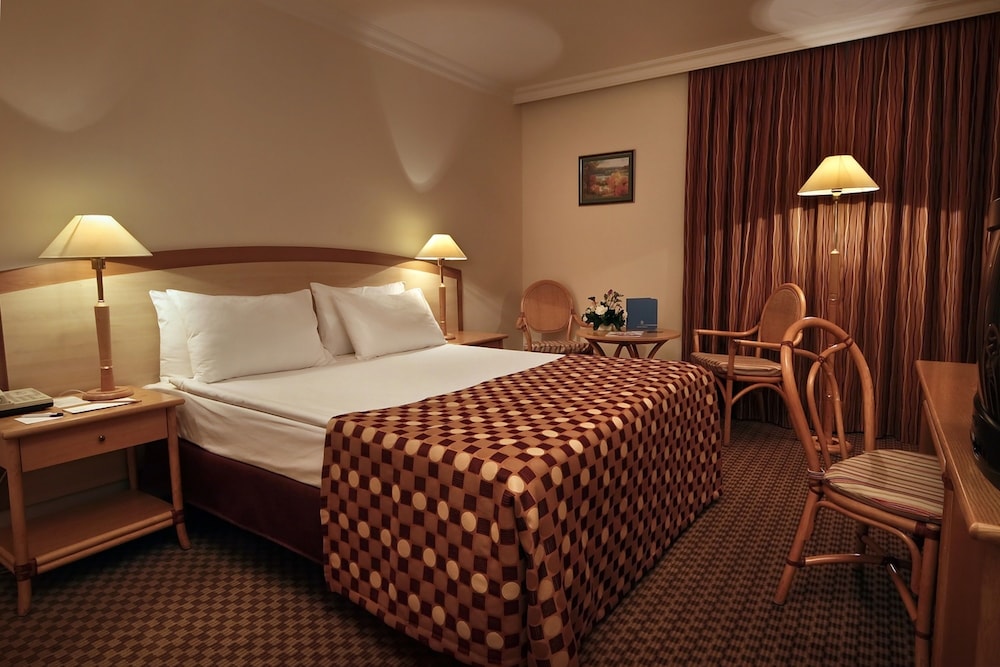 Ramada by Wyndham Sofia City Center — Hotel rooms in Sofia, Sofia (province)