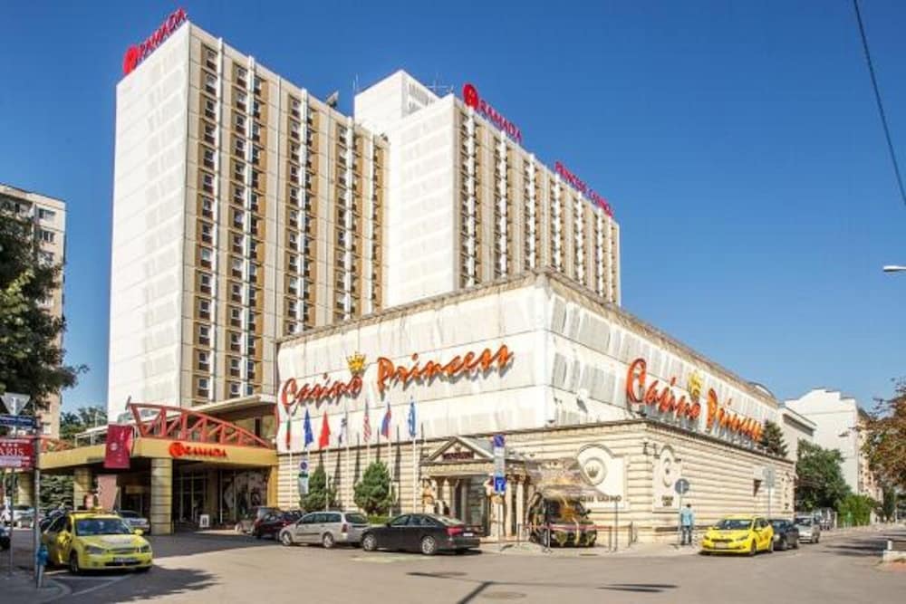 Ramada by Wyndham Sofia City Center — Main photo in Sofia, Sofia (province)