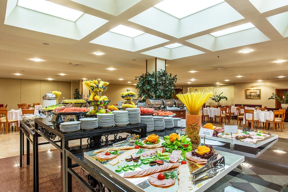 Ramada by Wyndham Sofia City Center — Restaurant & bars in Sofia, Sofia (province)