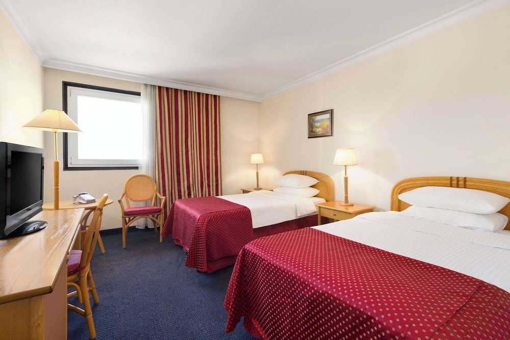 Ramada by Wyndham Sofia City Center — Hotel rooms in Sofia, Sofia (province)