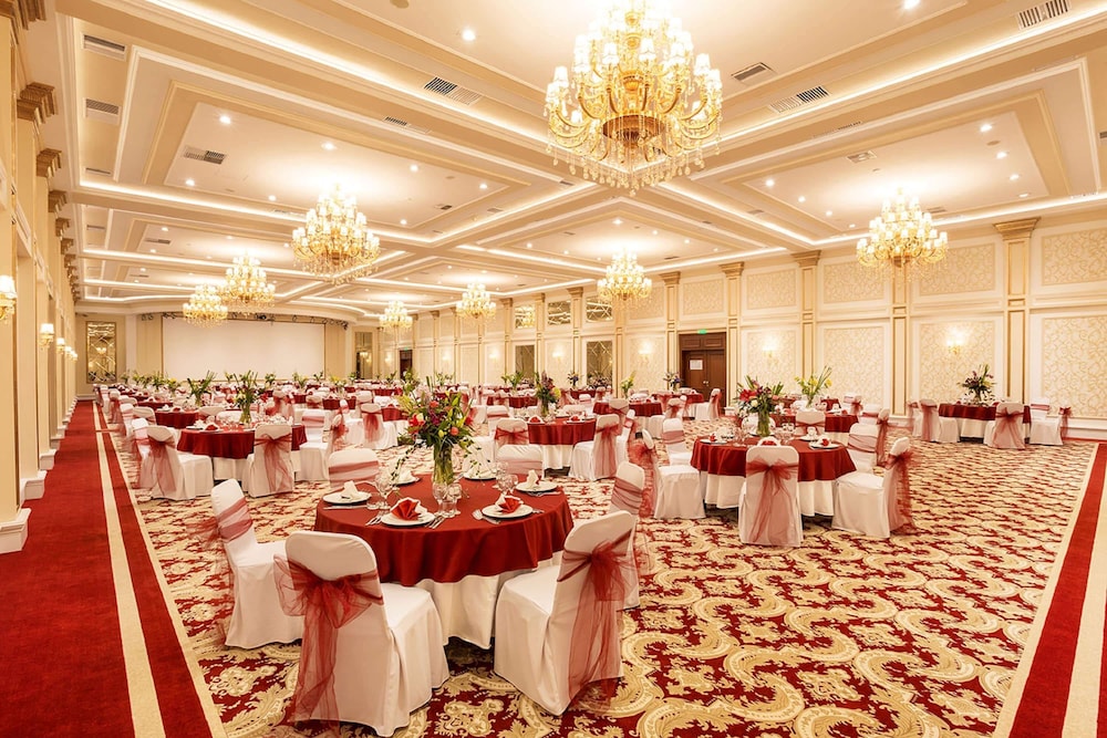 Ramada by Wyndham Sofia City Center — Hotel building in Sofia, Sofia (province)
