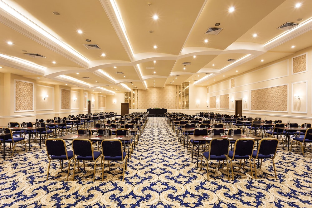 Ramada by Wyndham Sofia City Center — Hotel building in Sofia, Sofia (province)
