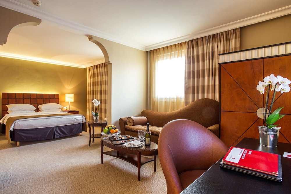 Ramada by Wyndham Sofia City Center — Hotel rooms in Sofia, Sofia (province)