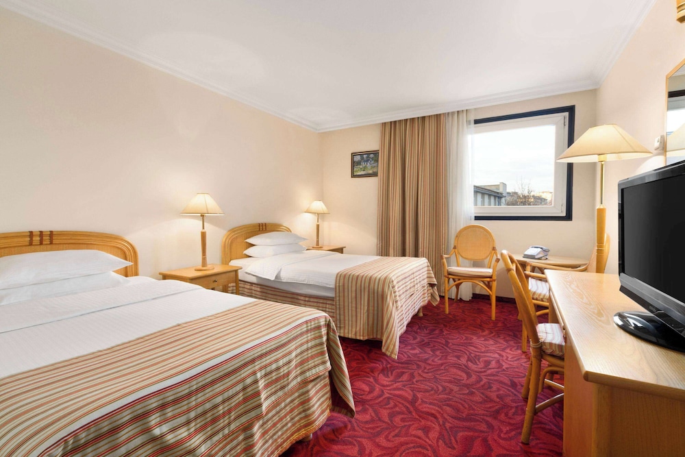 Ramada by Wyndham Sofia City Center — Hotel rooms in Sofia, Sofia (province)