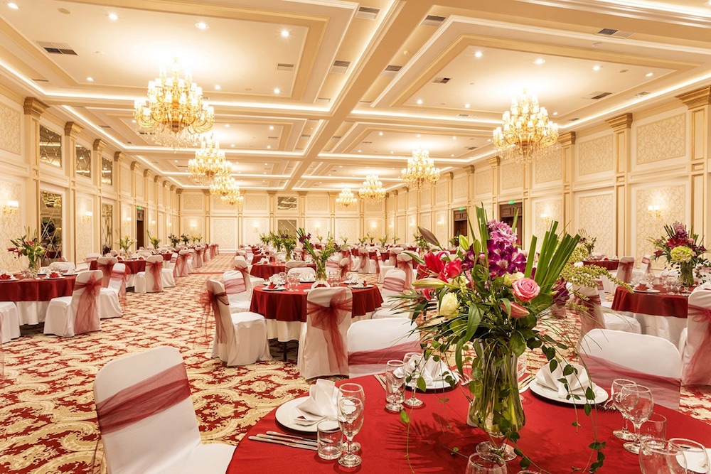 Ramada by Wyndham Sofia City Center — Restaurant & bars in Sofia, Sofia (province)