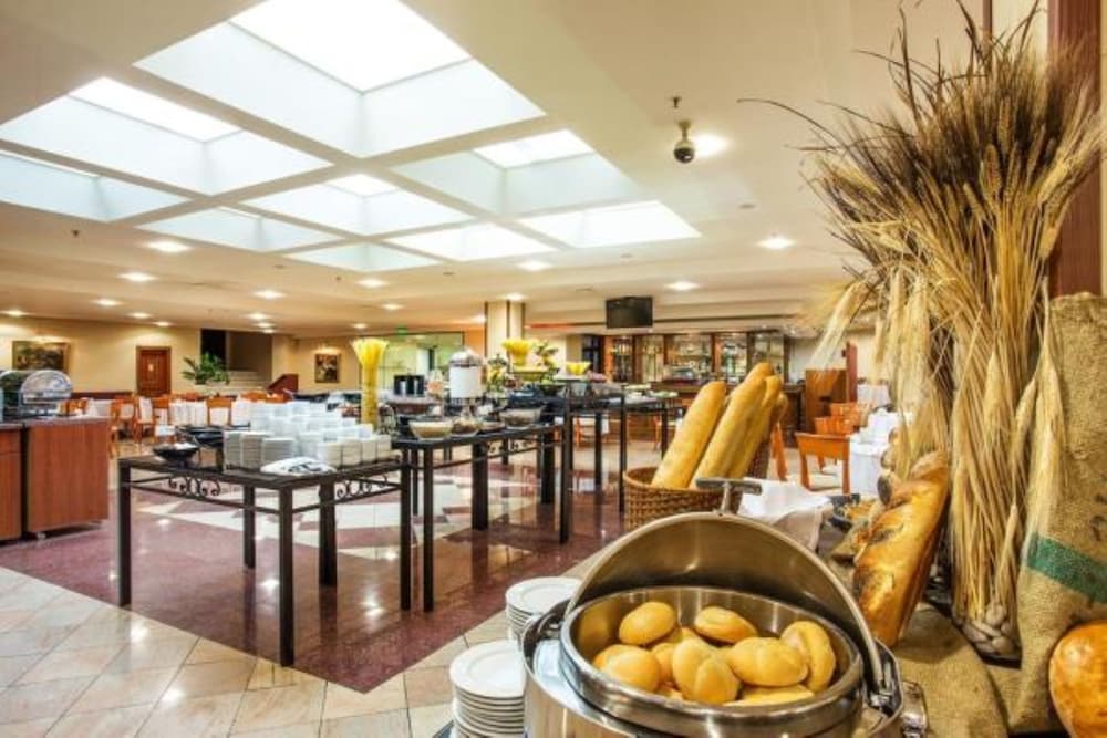 Ramada by Wyndham Sofia City Center — Restaurant & bars in Sofia, Sofia (province)