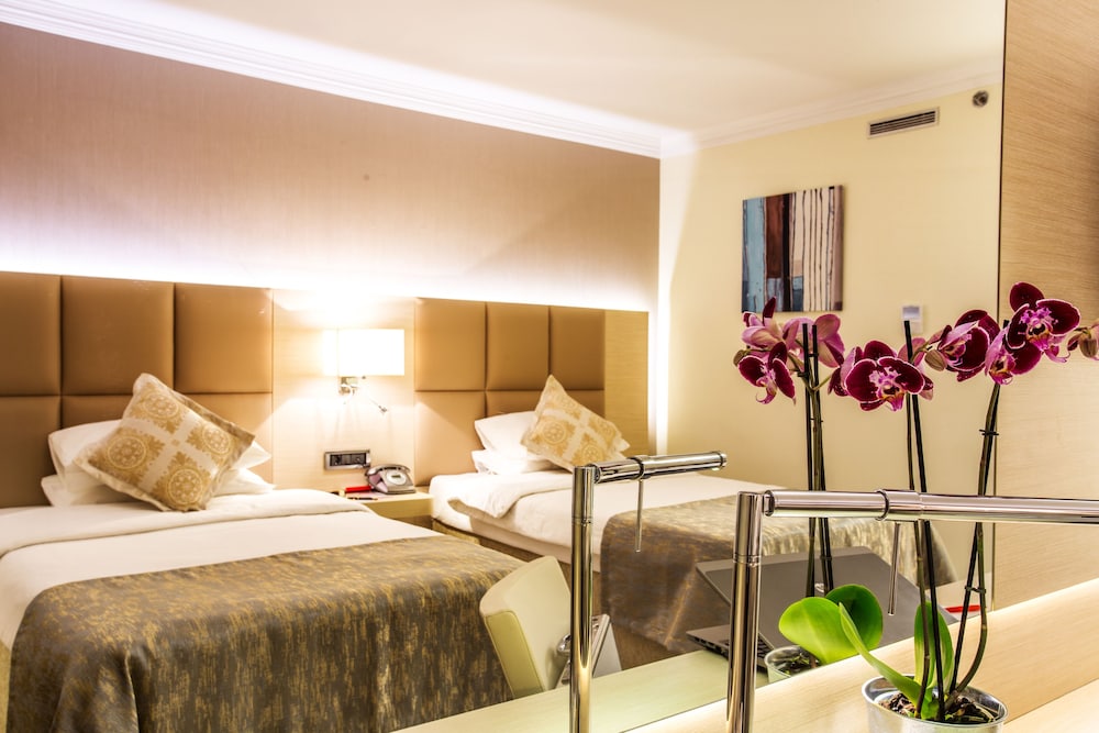 Ramada by Wyndham Sofia City Center — Hotel rooms in Sofia, Sofia (province)