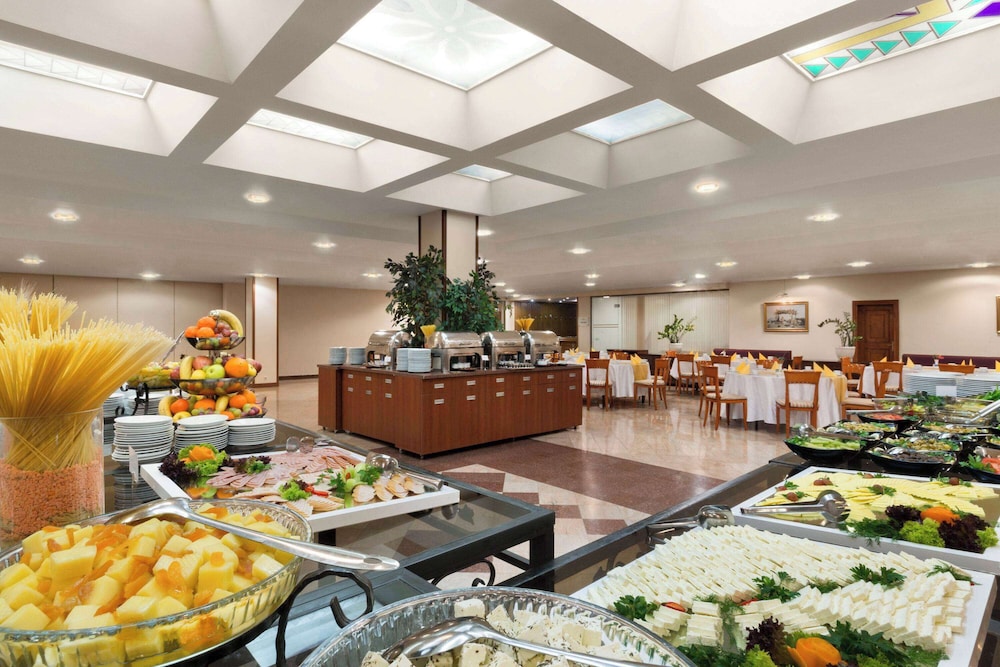 Ramada by Wyndham Sofia City Center — Restaurant & bars in Sofia, Sofia (province)