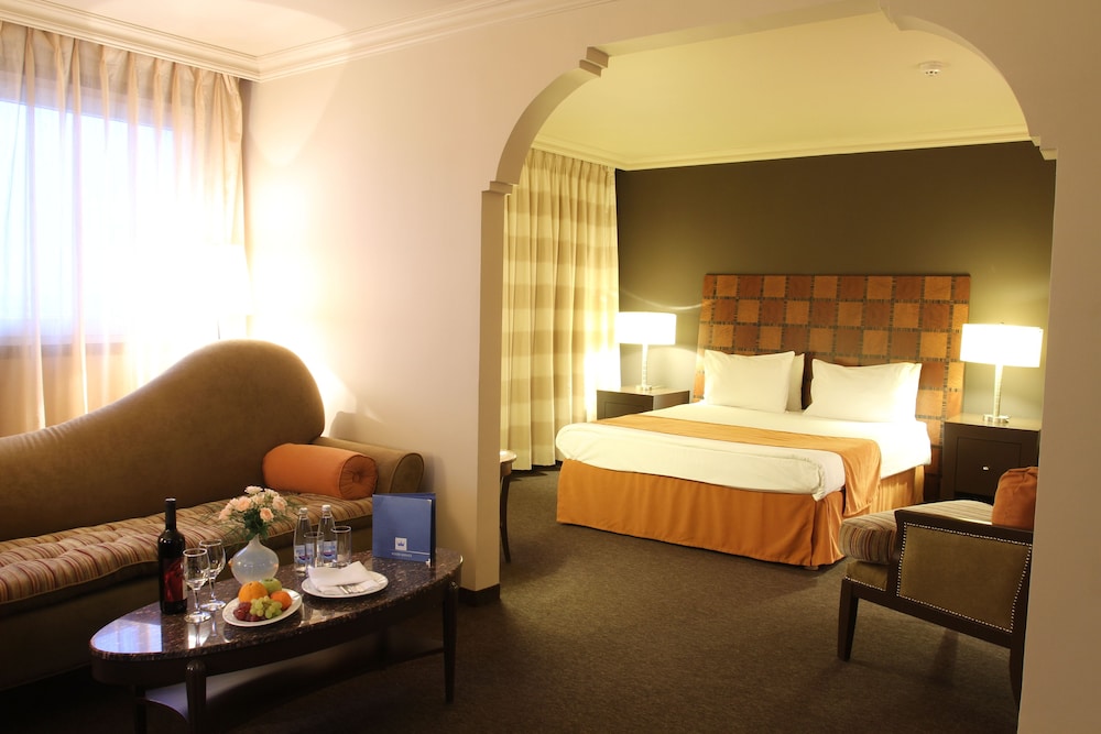 Ramada by Wyndham Sofia City Center — Hotel rooms in Sofia, Sofia (province)