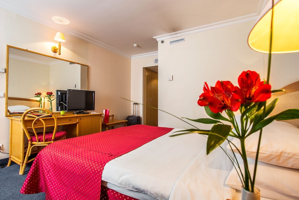 Ramada by Wyndham Sofia City Center — Hotel rooms in Sofia, Sofia (province)