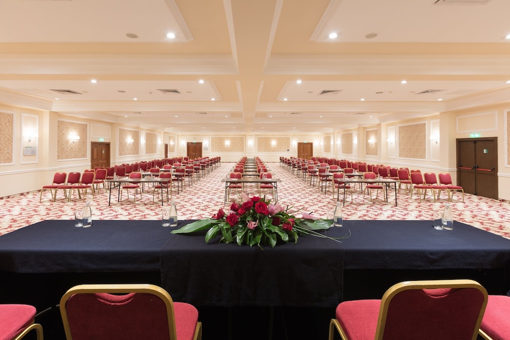 Ramada by Wyndham Sofia City Center — Hotel building in Sofia, Sofia (province)