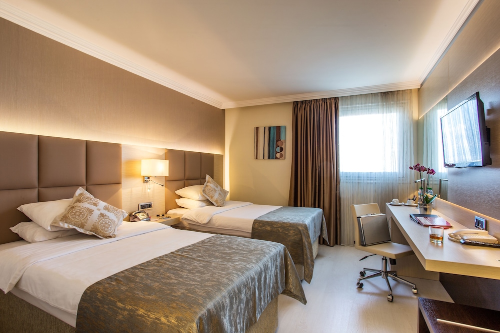 Ramada by Wyndham Sofia City Center — Hotel rooms in Sofia, Sofia (province)