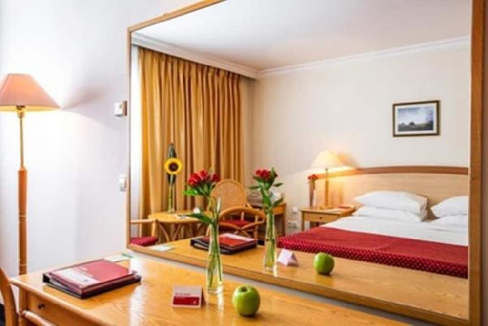 Ramada by Wyndham Sofia City Center — Hotel rooms in Sofia, Sofia (province)