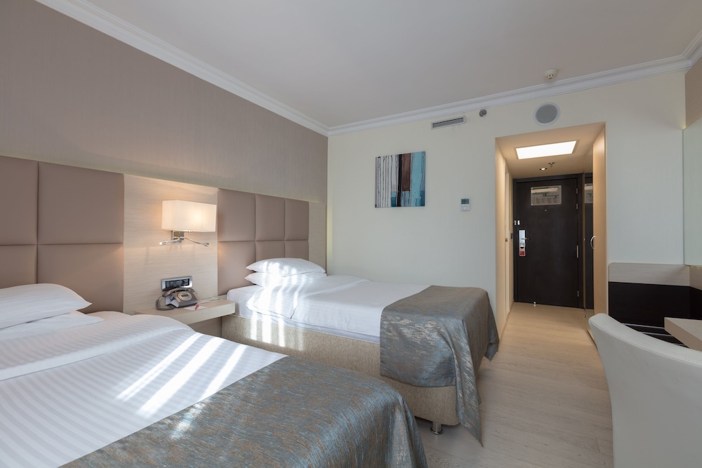 Ramada by Wyndham Sofia City Center — Hotel rooms in Sofia, Sofia (province)