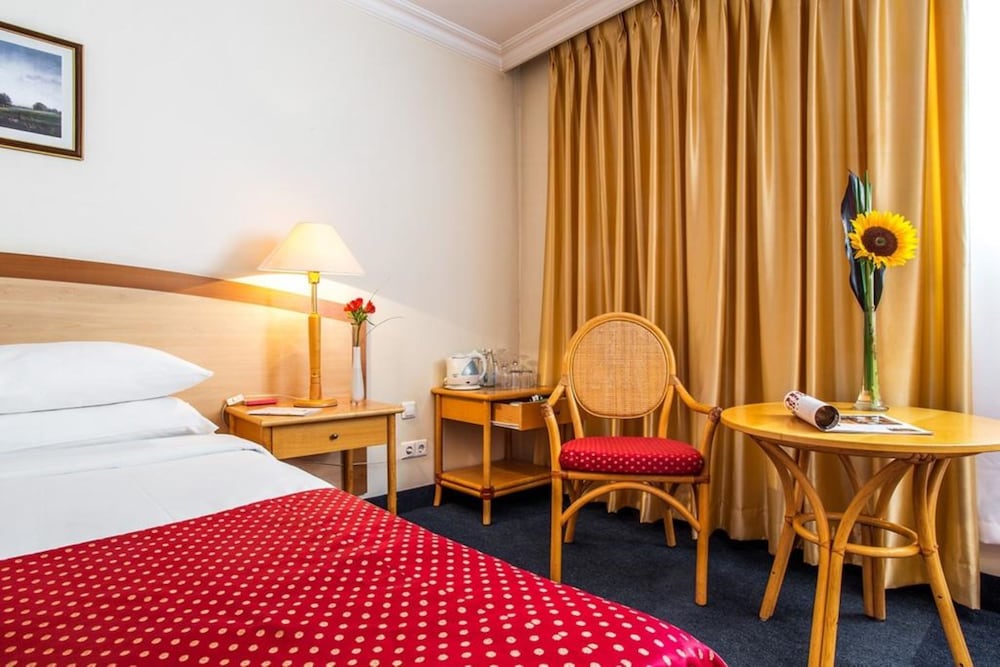 Ramada by Wyndham Sofia City Center — Hotel rooms in Sofia, Sofia (province)