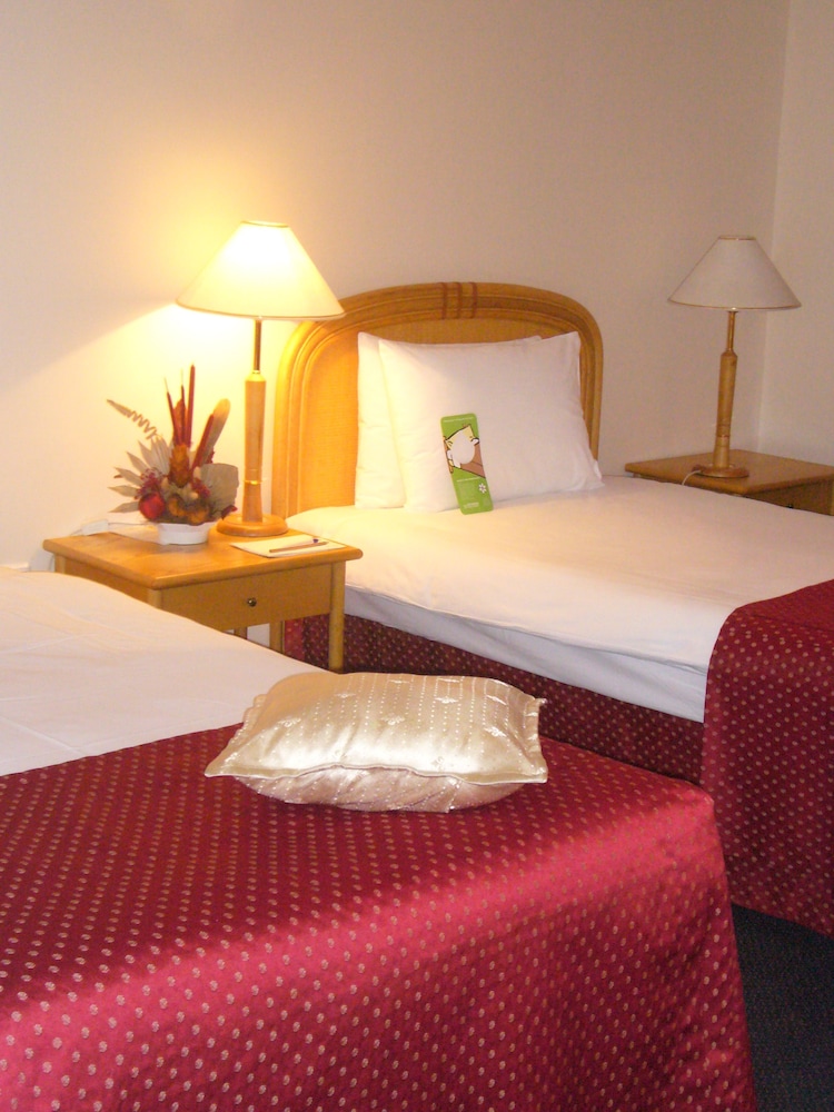 Ramada by Wyndham Sofia City Center — Hotel rooms in Sofia, Sofia (province)