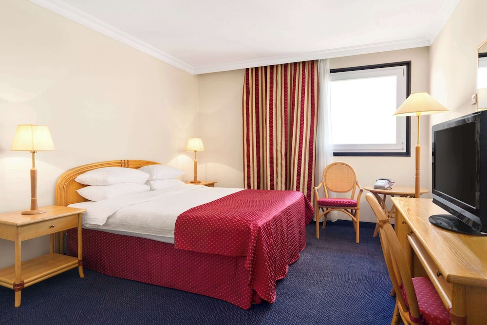 Ramada by Wyndham Sofia City Center — Hotel rooms in Sofia, Sofia (province)