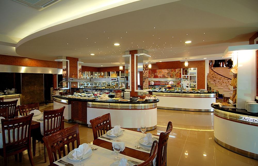 Grand Okan Hotel — Restaurant & bars in Alanya