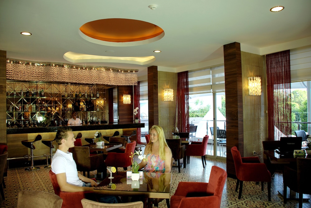 Grand Okan Hotel — Restaurant & bars in Alanya
