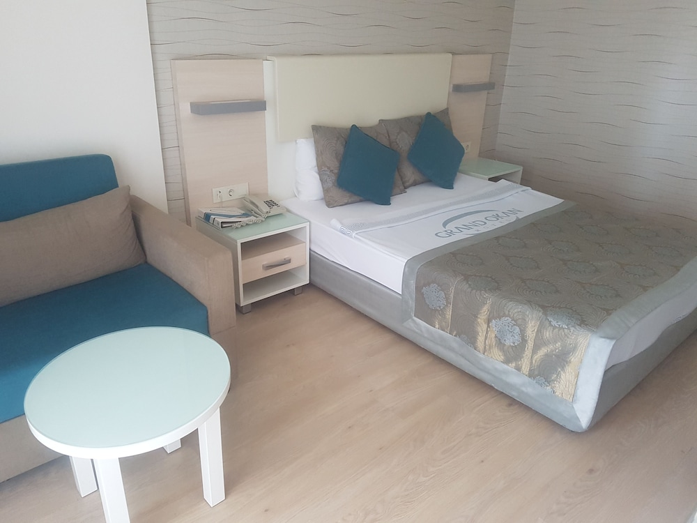 Grand Okan Hotel — Hotel rooms in Alanya