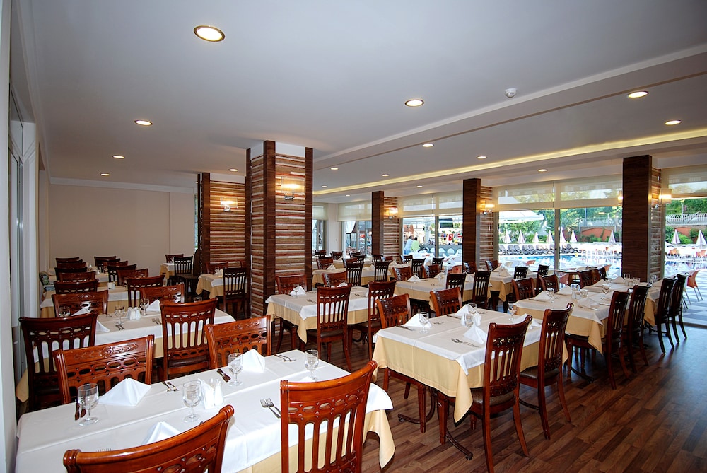 Grand Okan Hotel — Restaurant & bars in Alanya