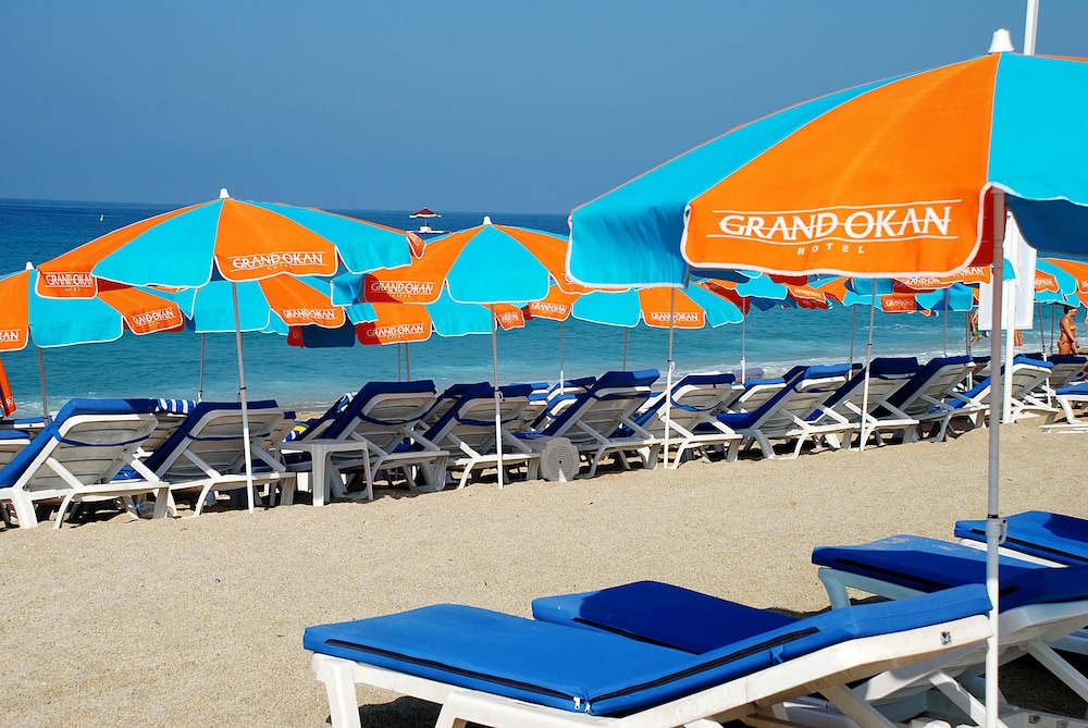 Grand Okan Hotel — Beach in Alanya