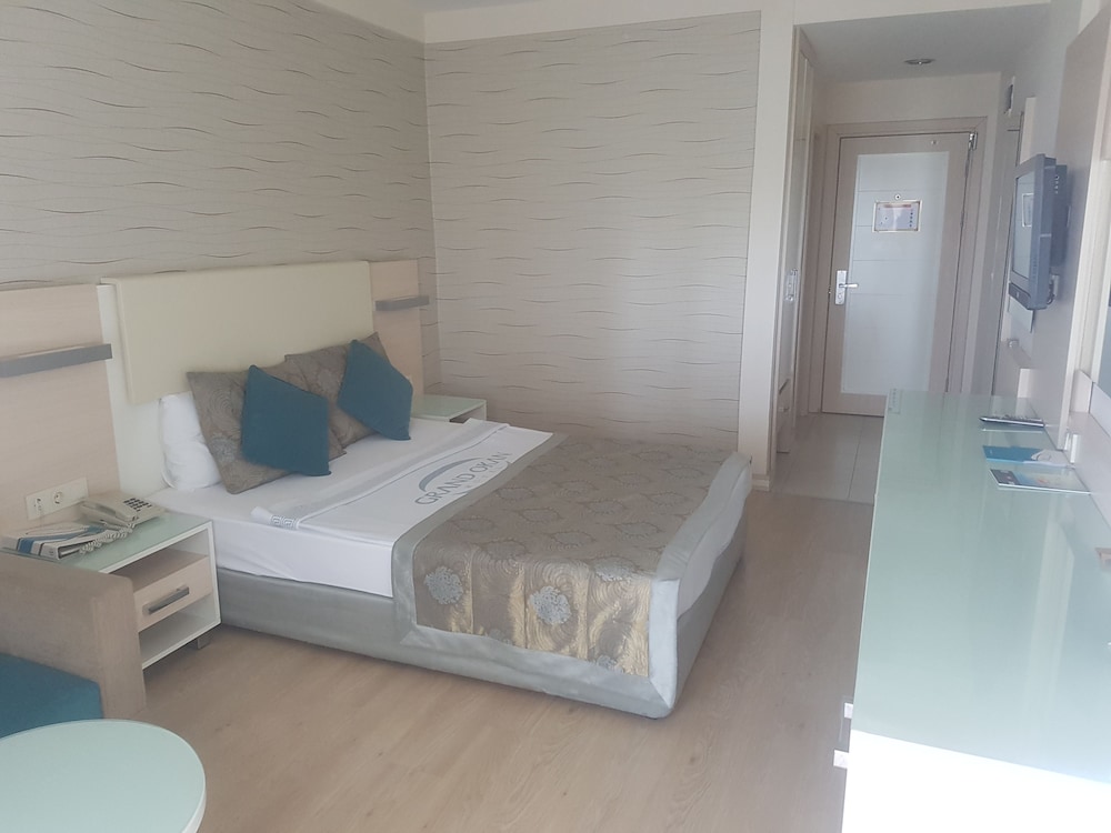 Grand Okan Hotel — Hotel rooms in Alanya
