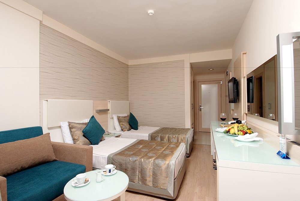 Grand Okan Hotel — Hotel rooms in Alanya