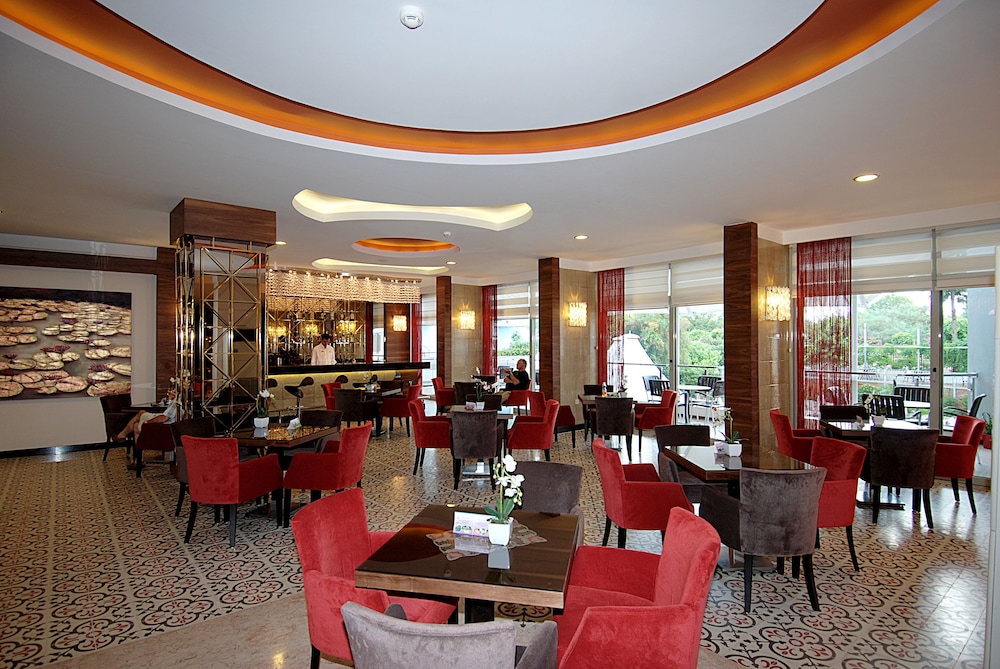 Grand Okan Hotel — Restaurant & bars in Alanya