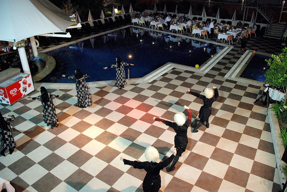 Grand Okan Hotel — Swimming pool in Alanya