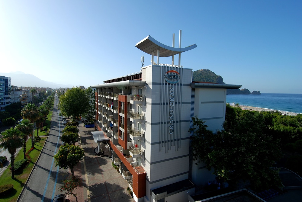 Grand Okan Hotel — Hotel building in Alanya