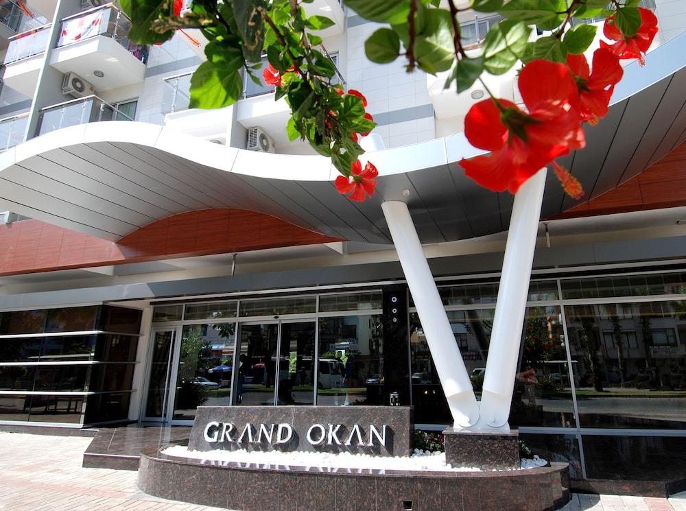 Grand Okan Hotel — Hotel building in Alanya