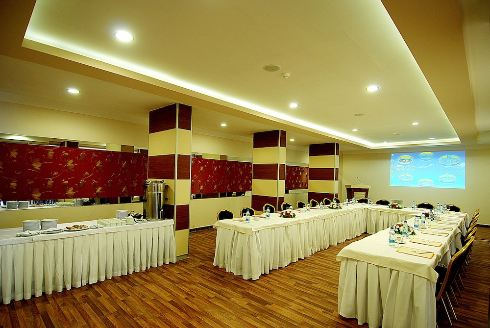 Grand Okan Hotel — Hotel building in Alanya