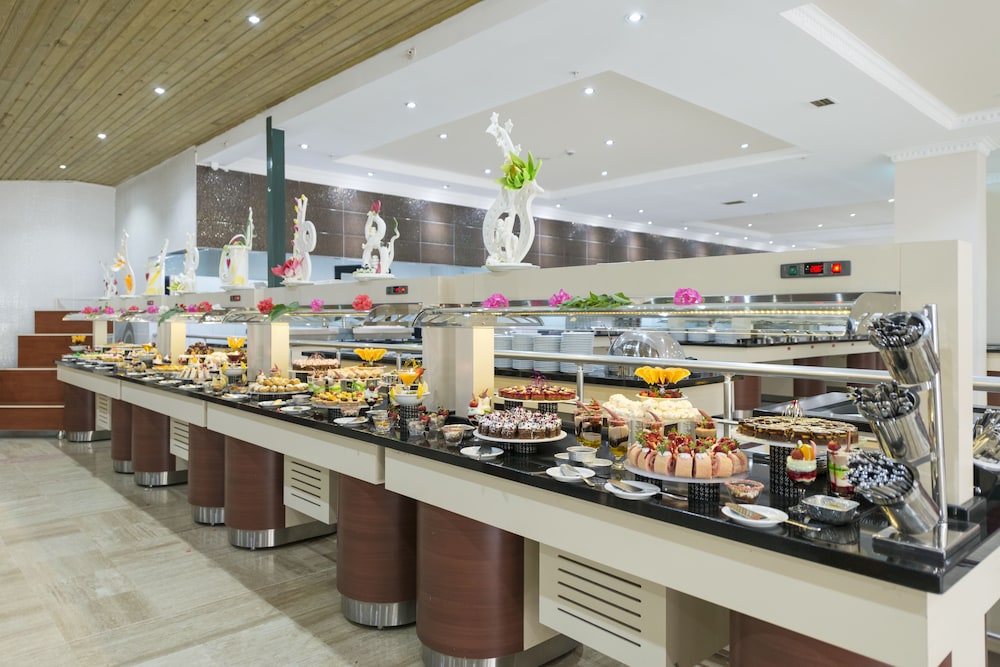 Grand Seker Hotel - All Inclusive — Restaurant & bars in Side