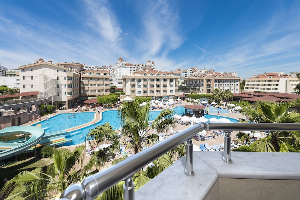 Grand Seker Hotel - All Inclusive — Swimming pool in Side