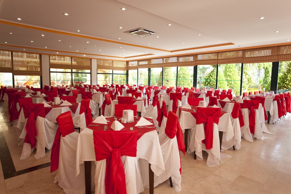 Grand Seker Hotel - All Inclusive — Hotel building in Side