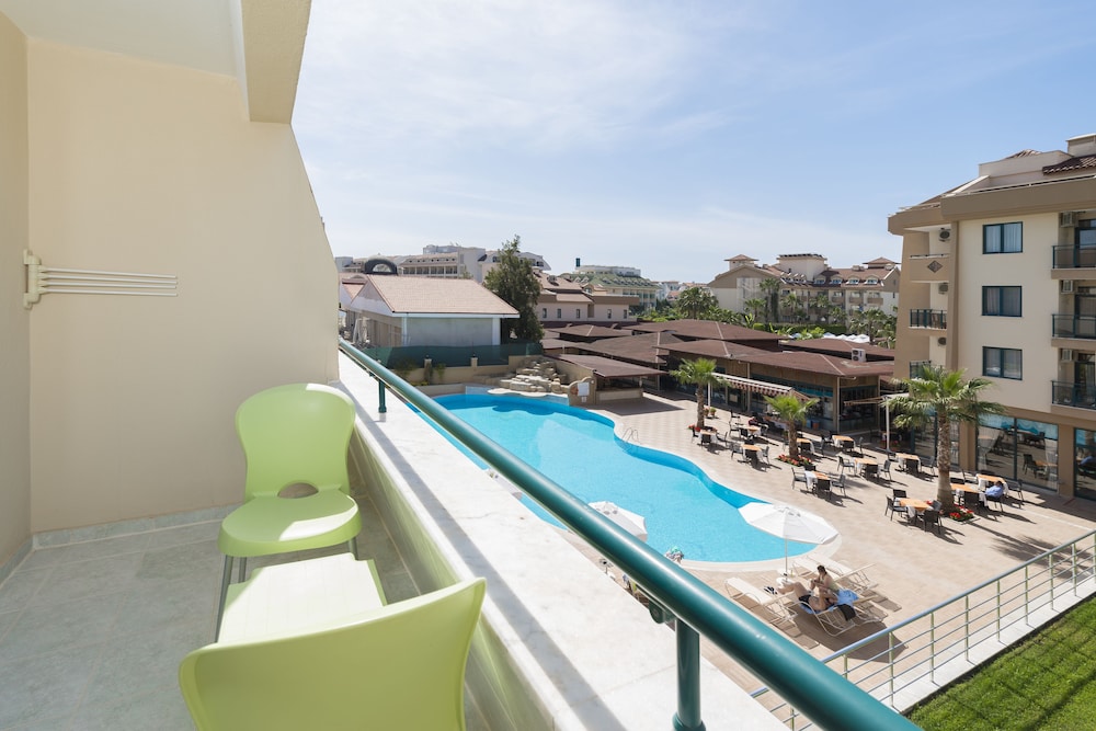 Grand Seker Hotel - All Inclusive — Swimming pool in Side