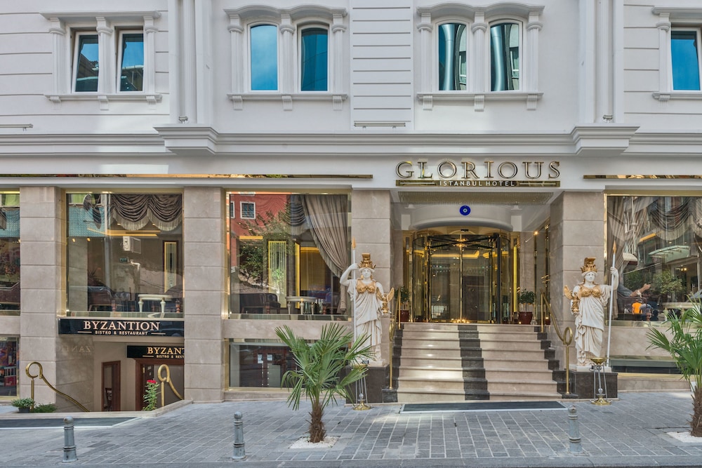 Glorious Hotel - zdjęcie 2