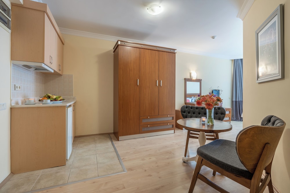 Grand Viking Hotel - All Inclusive — Hotel rooms in Kemer